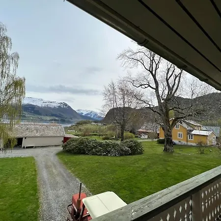 Feriehus Vollan Gard I Vakre Rodven!