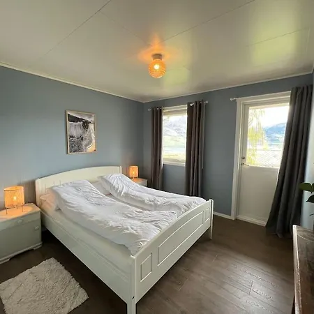Vollan Gard I Vakre Rodven! * Sandnes (More og Romsdal)